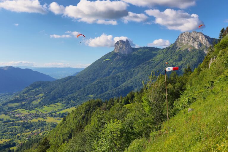 Ppeople doing paragliding from Col du Forclaz, France